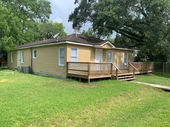 202 S Hill Street, Alvin, TX 77511