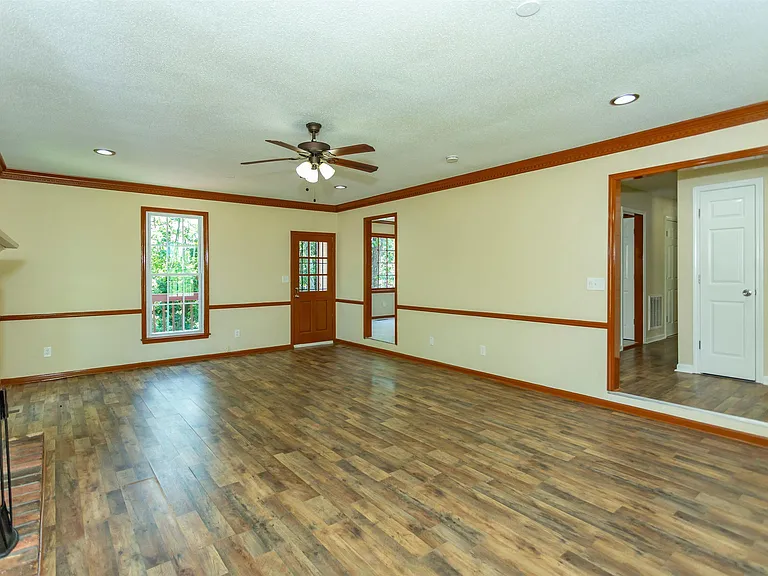 917 Dunridge Dr — Photo 9