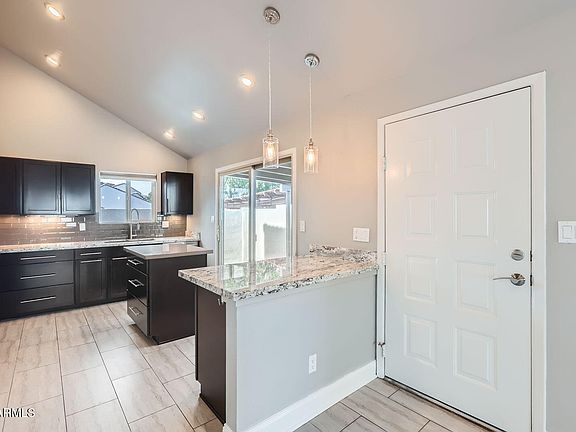 4th image of 1147 E BELMONT Avenue