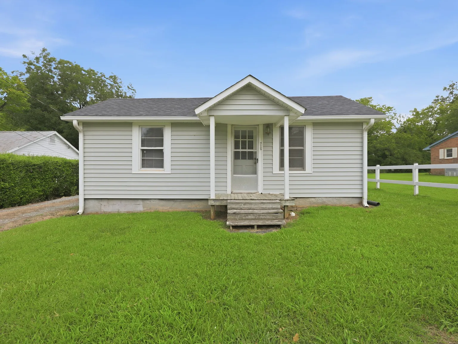 715 Larry Avenue - 1 — Photo 3