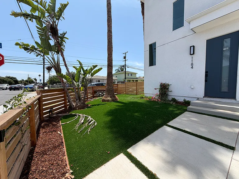 1184 Florence St — Photo 4