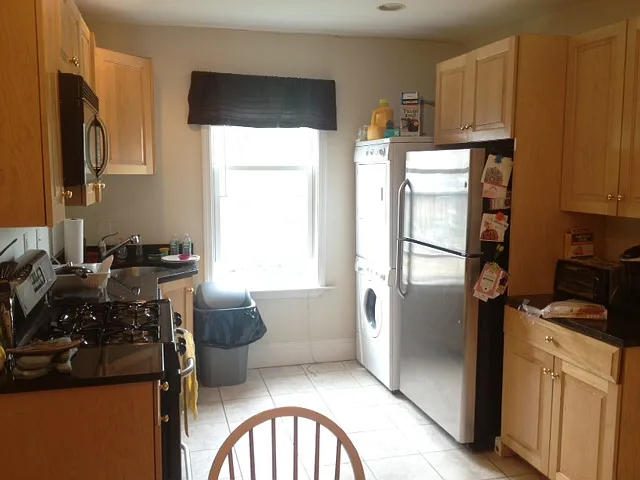 3 bed, 1000 sqft, $4,495 — Photo 2