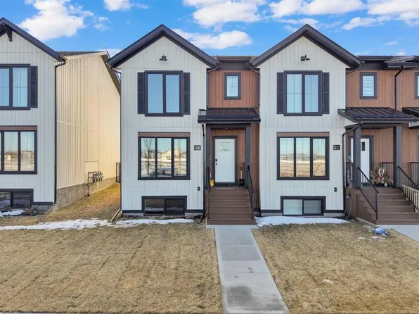 24 E Station Dr, Sylvan Lake, AB T4S 0S5