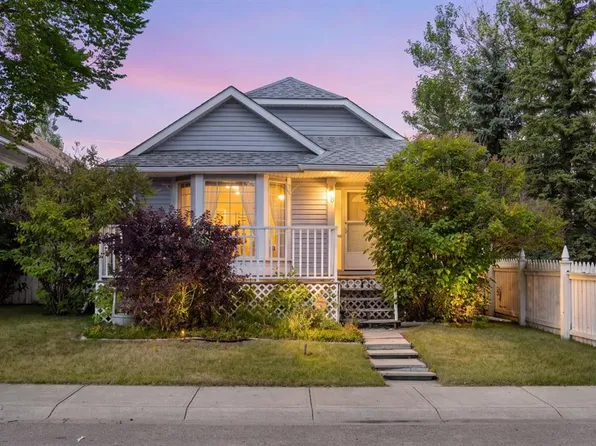 90 S Martinridge Cres NE, Calgary, AB T3J 3M4