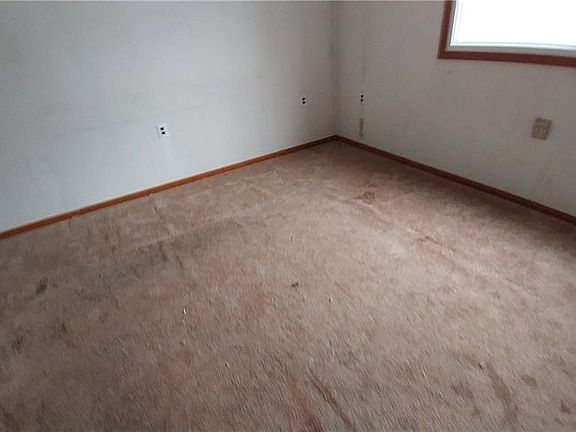 5th image of 416 Avery Ave