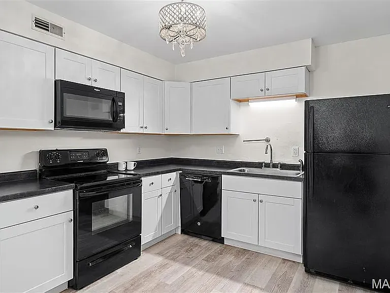 2 bed, 868 sqft, $1,695 — Photo 3