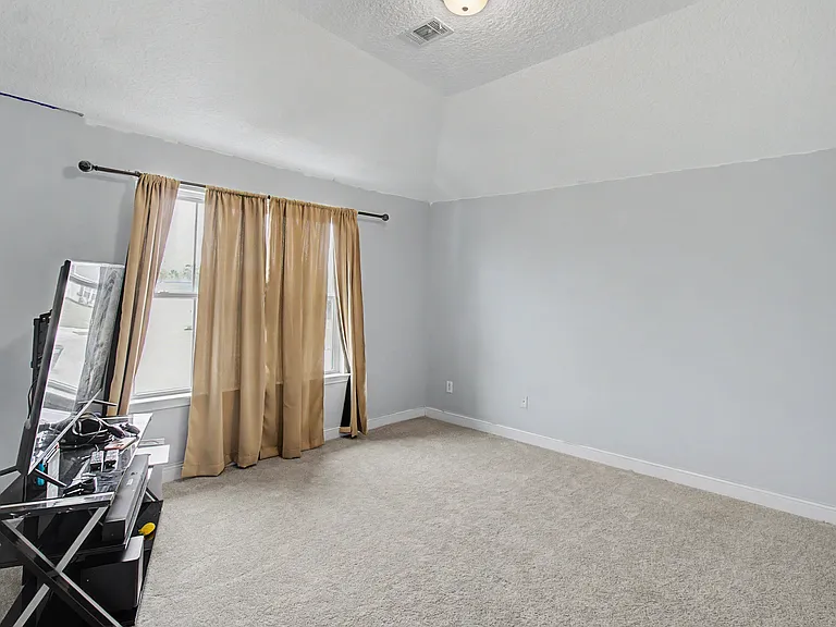 76 Saint Johns Ct — Photo 27