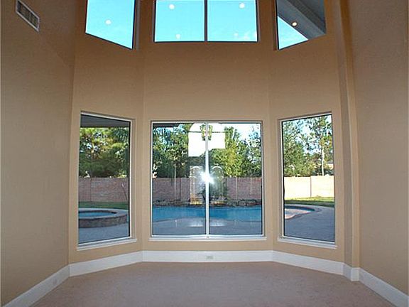 Beautiful 2-story "rotunda" parlour, with stunning views of the backyard pool and spa.