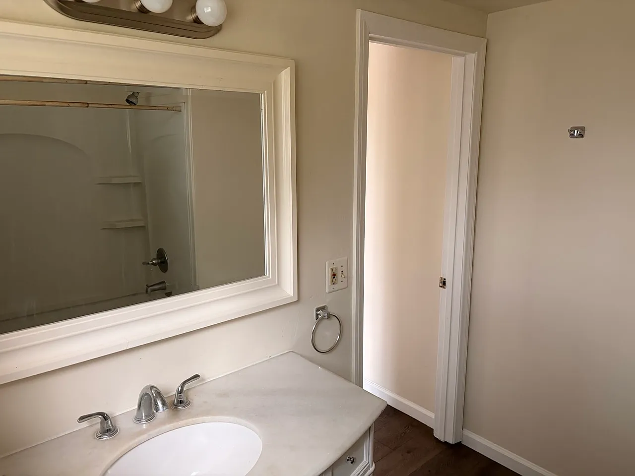 3 bed, 980 sqft, $2,700 — Photo 3