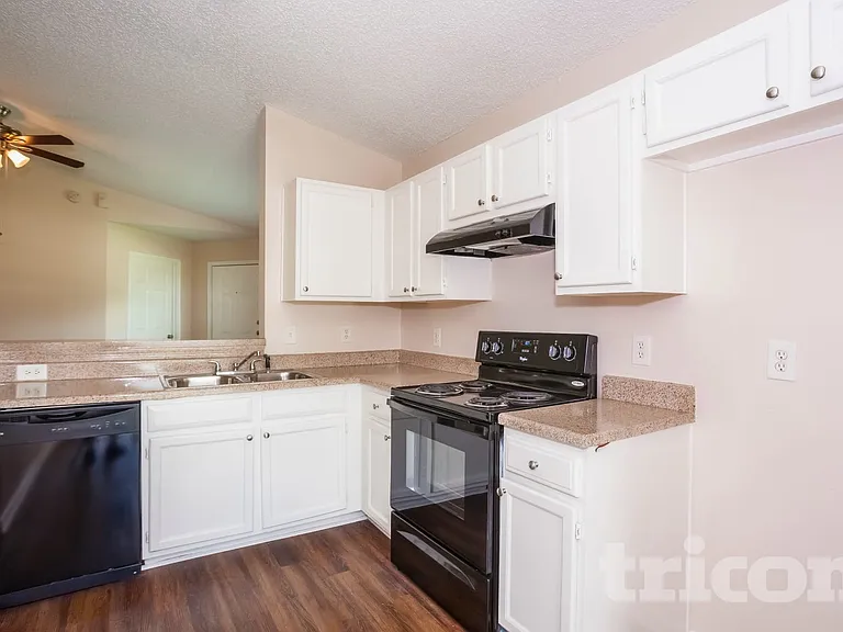 3103 Kelling St — Photo 5