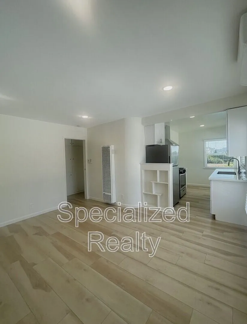 3216 Division Street — Photo 2