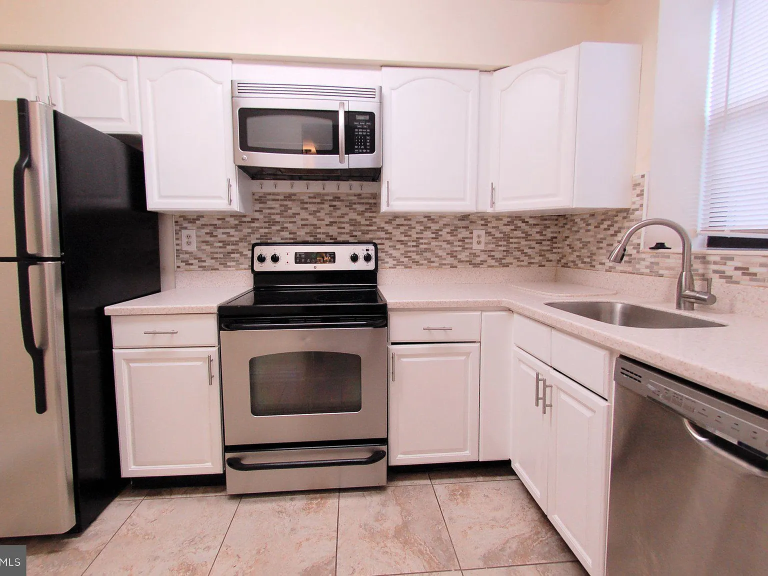 Julius Hobson Plaza Condo — Photo 2