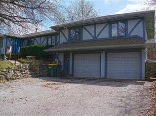 1407 E Salisbury Rd, Independence, MO 64050