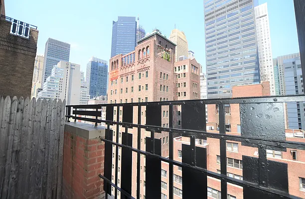 Rented by Manhattan Realty Group | media 5