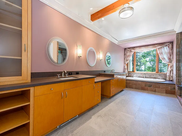 Primaty Ensuite