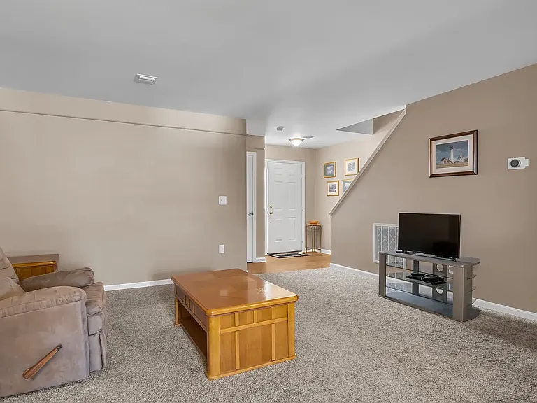 7214 Huntingdon St — Photo 9