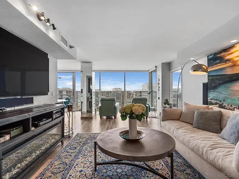1810 Avenida Del Mundo #1606 — Photo 4