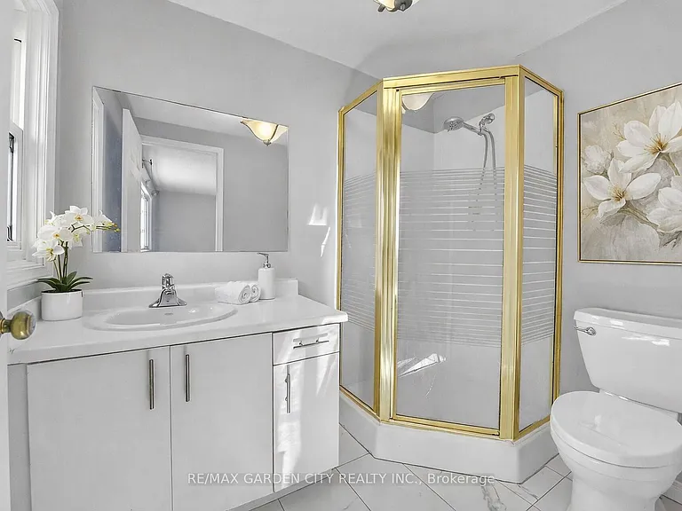 2 Royalwood Ct #59 — Photo 11