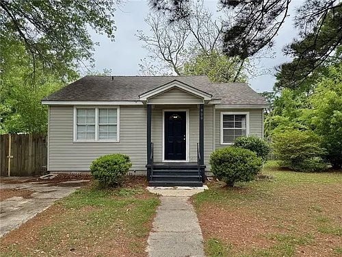 900 Courtney St Photo 1