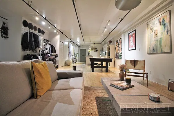 Rented by Real Street Inc | media 4