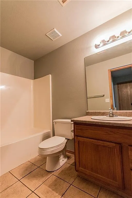 2 bed, 1000 sqft, $1,250 — Photo 2