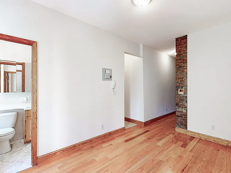 312 W 48th St #17 — Photo 4