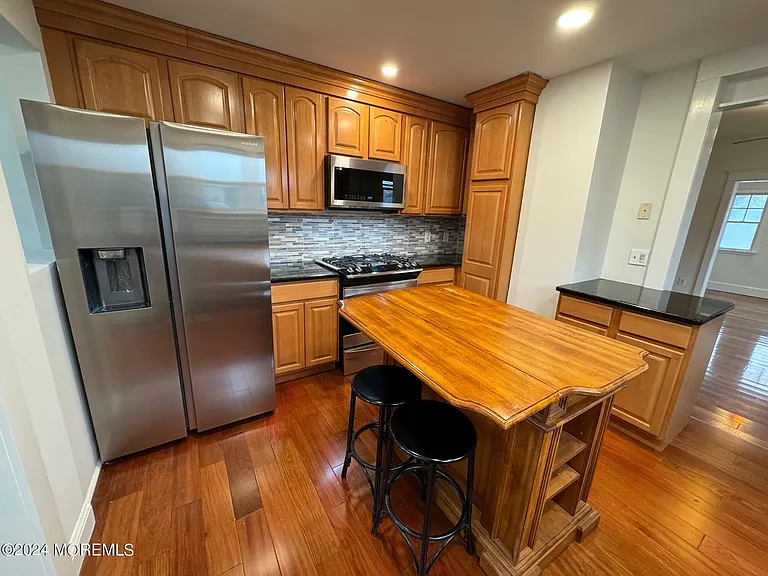 503 Forman Ave — Photo 7