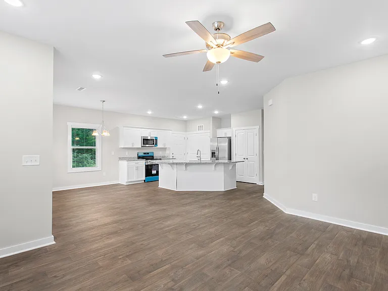 687 N Manning Ave — Photo 5