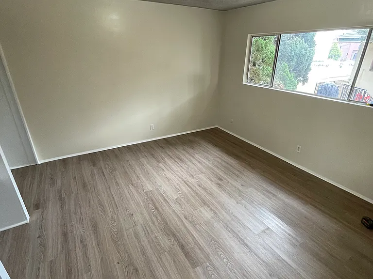 2216 W Via Corona #B — Photo 4