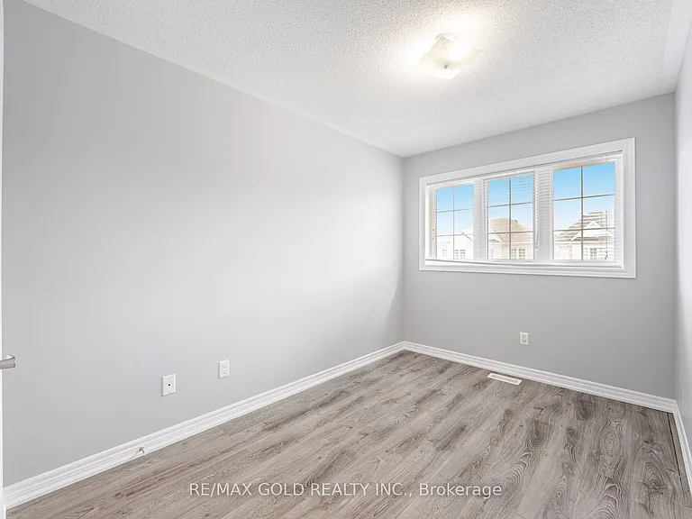 67 Yardley Cres — Photo 36