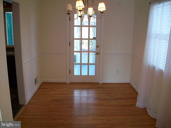 5th image of 304 1/2 E Oak St