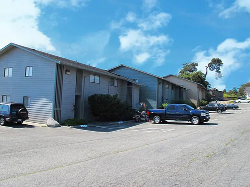 Sandpebbles (455 SE Barrington Dr) Photo 1