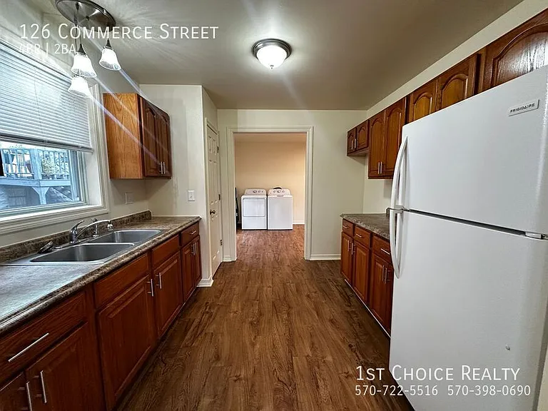 126 Commerce St — Photo 10