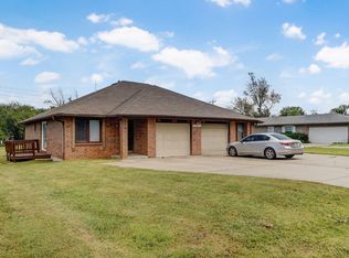 2955 W Roxbury St, Springfield, MO 65807