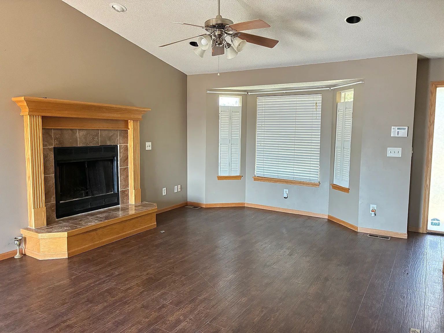 5 bed, 2045 sqft, $2,050 — Photo 2