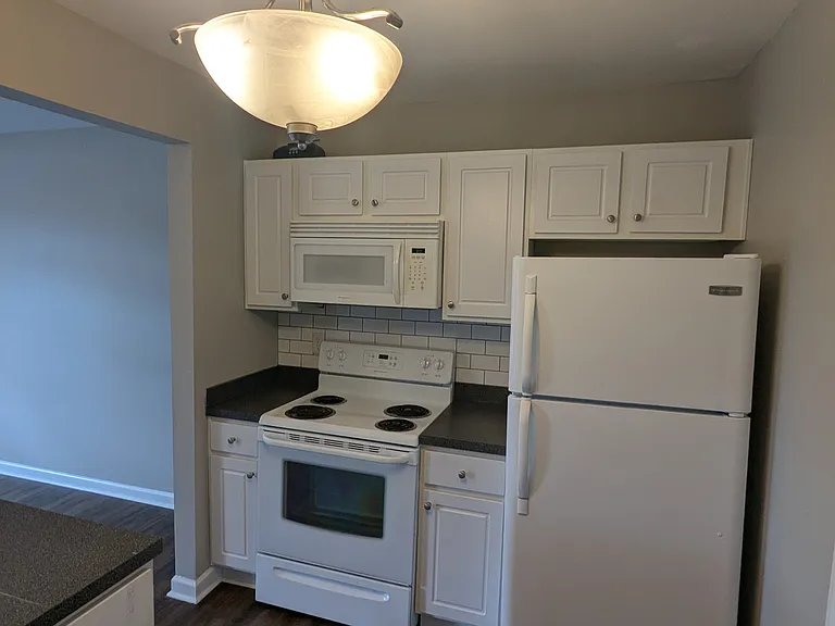 1024 Danielle Ct #3 — Photo 2