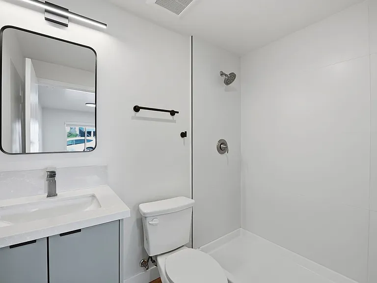 2735 Broadway #5 — Photo 13