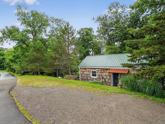 2nd image of 21 Boone Lake Cir