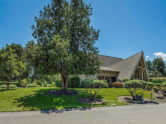 5th image of 220 Cedar Circle