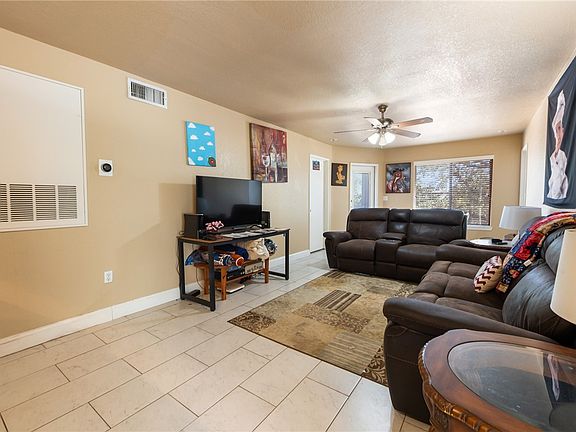 5th image of 517 Parkway #202
