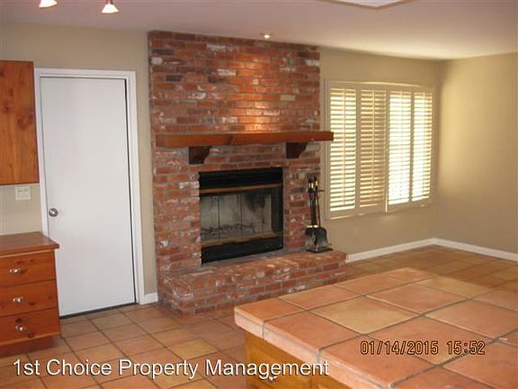5th image of 927 Camelot Dr