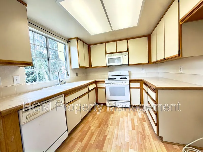 2 bed, 2.0 bath, 1032 sqft, $3,100 — Photo 4