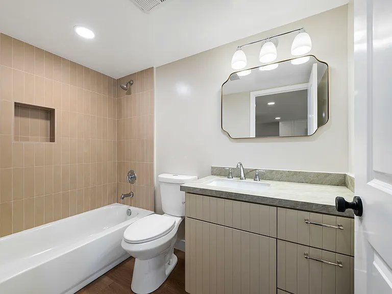 3020 E 3rd St #14 — Photo 7