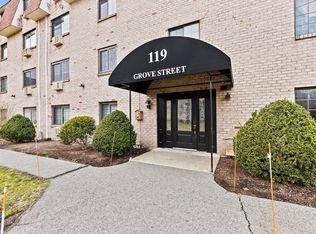 119 Grove St APT 214, Rockland, MA 02370