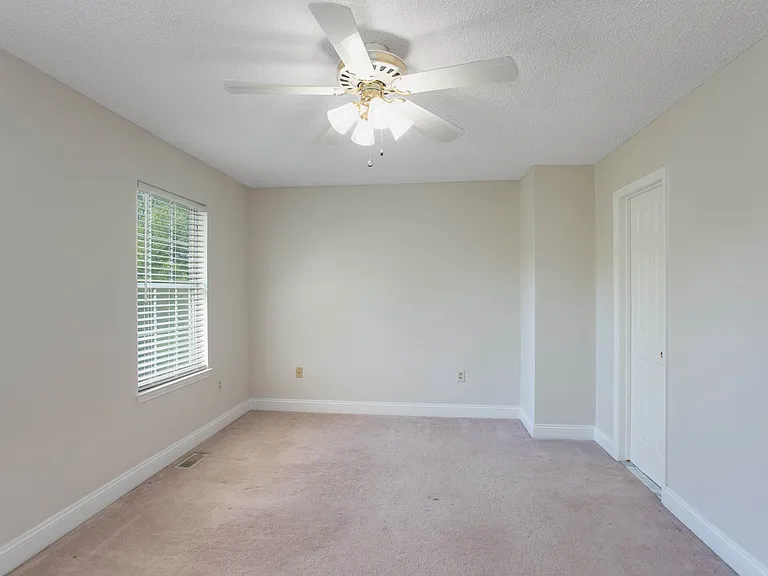 2708 Pinhorn Dr — Photo 10