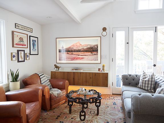 3rd image of 9049 Crescent Dr