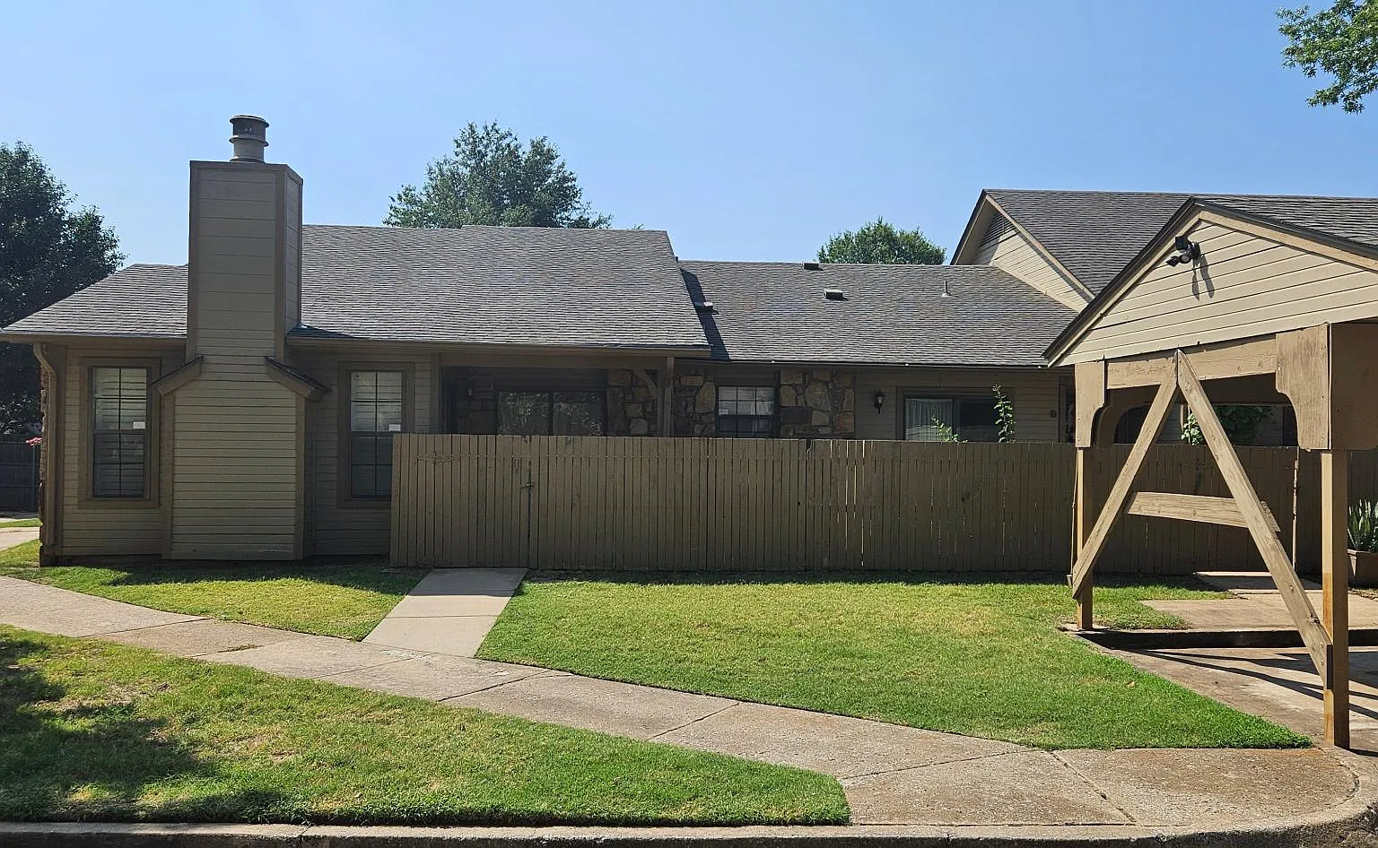3 bed, 1430 sqft, $1,700 — Photo 1