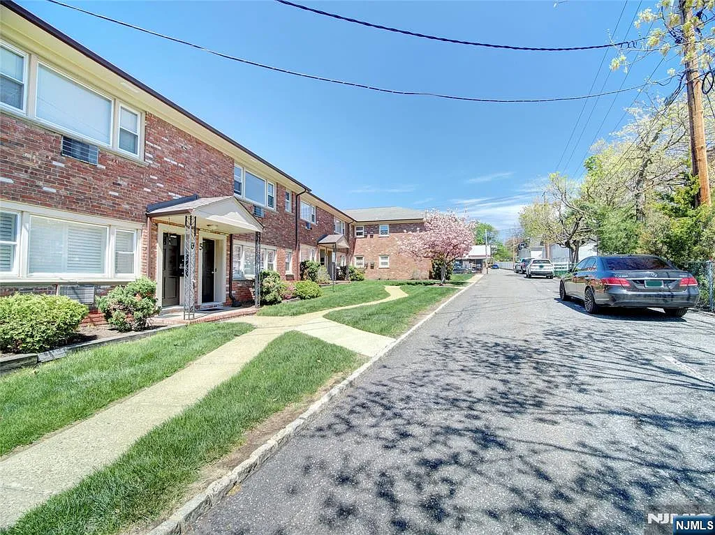 1 bed, 1.0 bath, $2,100 — Photo 4