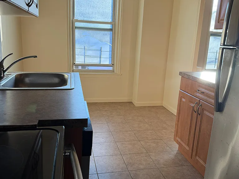 7200 Ridge Blvd #110 — Photo 5