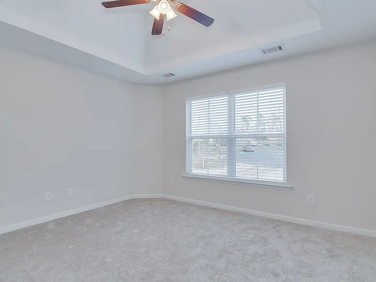 703 Sycamore Ct — Photo 18